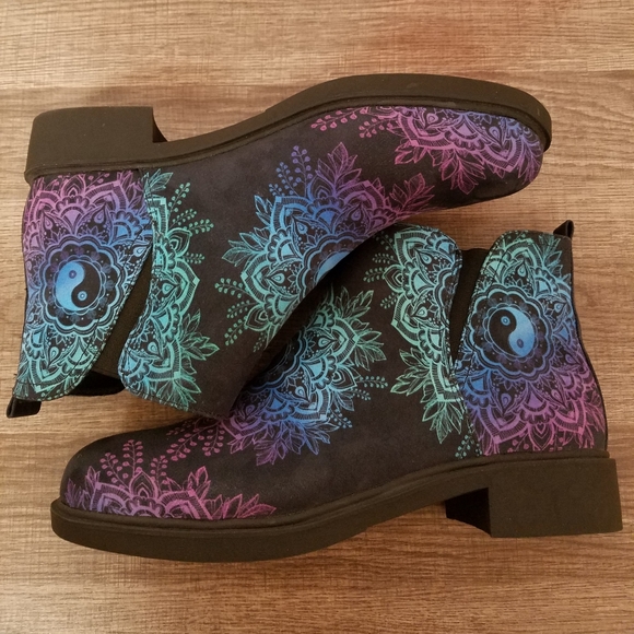 Yes We Vibe Boots Yin/Yang Vibrant Colors W11 M9.5 - Picture 2 of 7